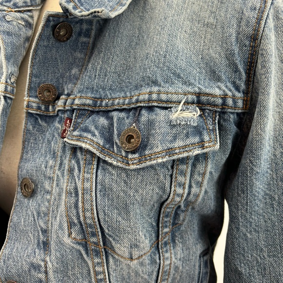 Levi’s Women’s Cropped Denim Distressed Jacket, GUC - Picture 4 of 10
